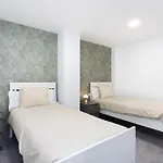 Home2book Design & Spacious Center