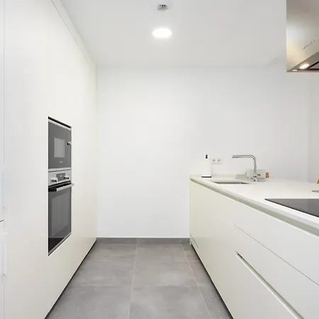 Apartment Home2book Design & Spacious Center