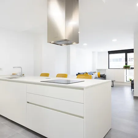 Home2book Design & Spacious Center