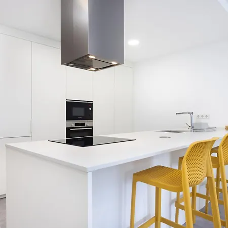 Home2book Design & Spacious Center