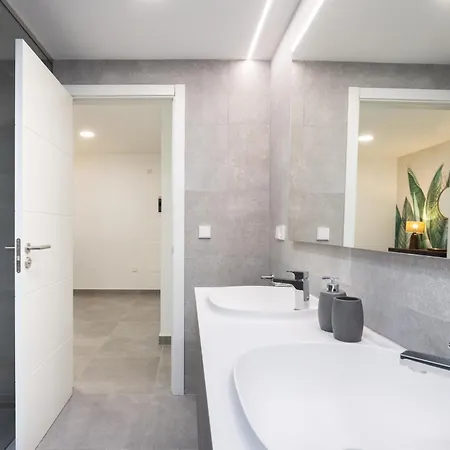 Апартаменты Home2book Design & Spacious Center