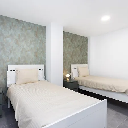 Home2book Design & Spacious Center