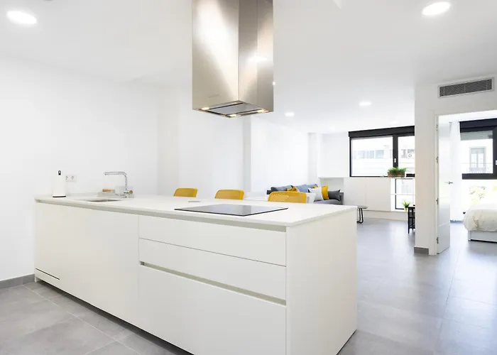 Home2book Design & Spacious Center