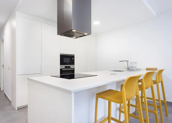 Home2book Design & Spacious Center