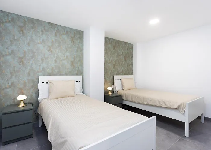 Home2book Design & Spacious Center