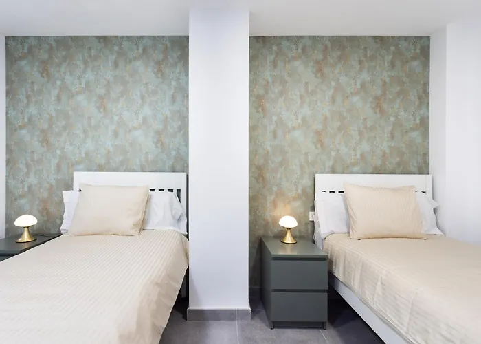 Home2book Design & Spacious Center