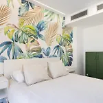 Home2book Design & Spacious Center Apartment