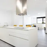 Home2book Design & Spacious Center